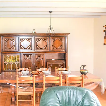2 Bedroom Amazing In Casa vacanze Langon (Gironde)