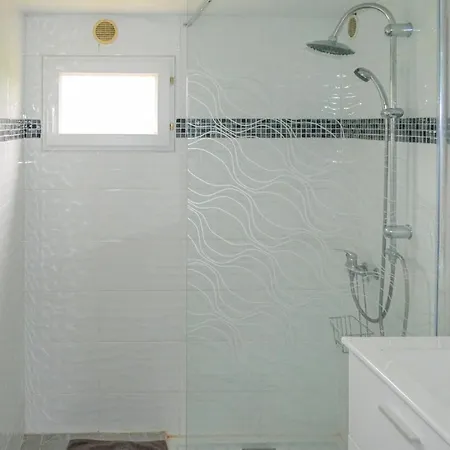 2 Bedroom Amazing In Langon *