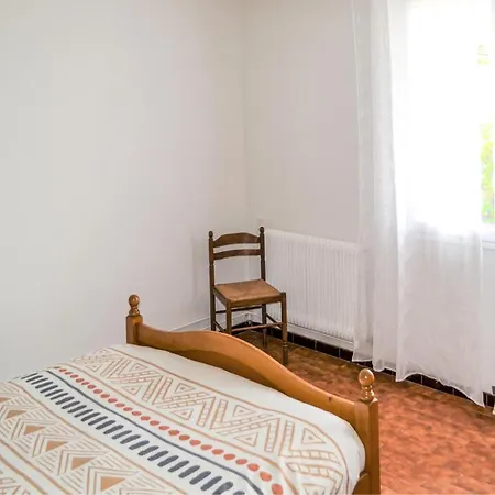 2 Bedroom Awesome In Prázdninový dům Langon (Gironde)