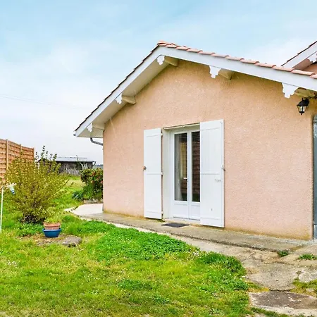 Prázdninový dům 2 Bedroom Awesome In Langon (Gironde)
