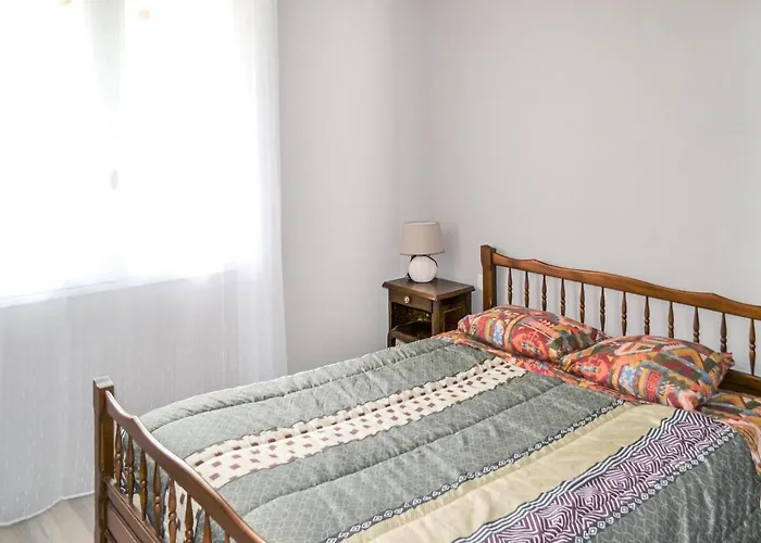 2 Bedroom Amazing In Prázdninový dům Langon (Gironde)