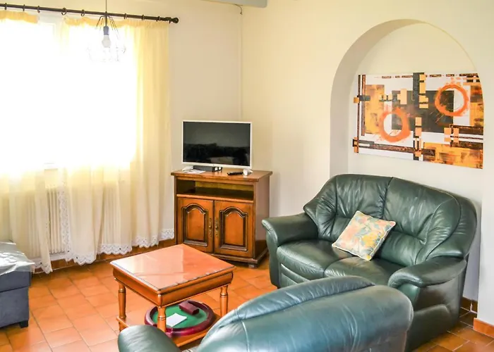 2 Bedroom Amazing In Prázdninový dům